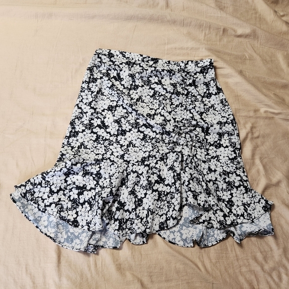 Max Studio Floral Ruched Crepe Ruffle Mini Skirt - Picture 7 of 14